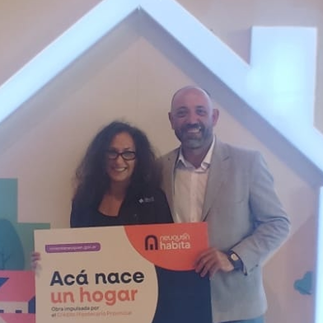 Un cuarto para Nina y un taller propio: Flor, la vecina de Villa Pehuenia Moquehue que recibió uno de los primeros créditos de Neuquén Habita de la Región del Pehuén