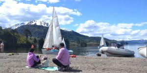 Cayó la tarde en el lago Moquehue: la Regata del Pehuén cerró su primera jornada y mañana va por el final en Villa Pehuenia Moquehue