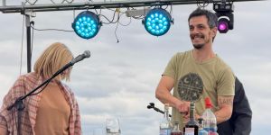 Tres productores en el escenario de A La Mesa: dulces de montaña, piñón en copa y un dip del que no sobró nada
