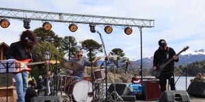 La música tomó el Muelle: Nenes de Antes ya tocó y el dúo Roth-Catalán está en escena en A La Mesa